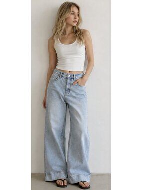High-Rise Wide Leg Jeans in Light Blue Wash